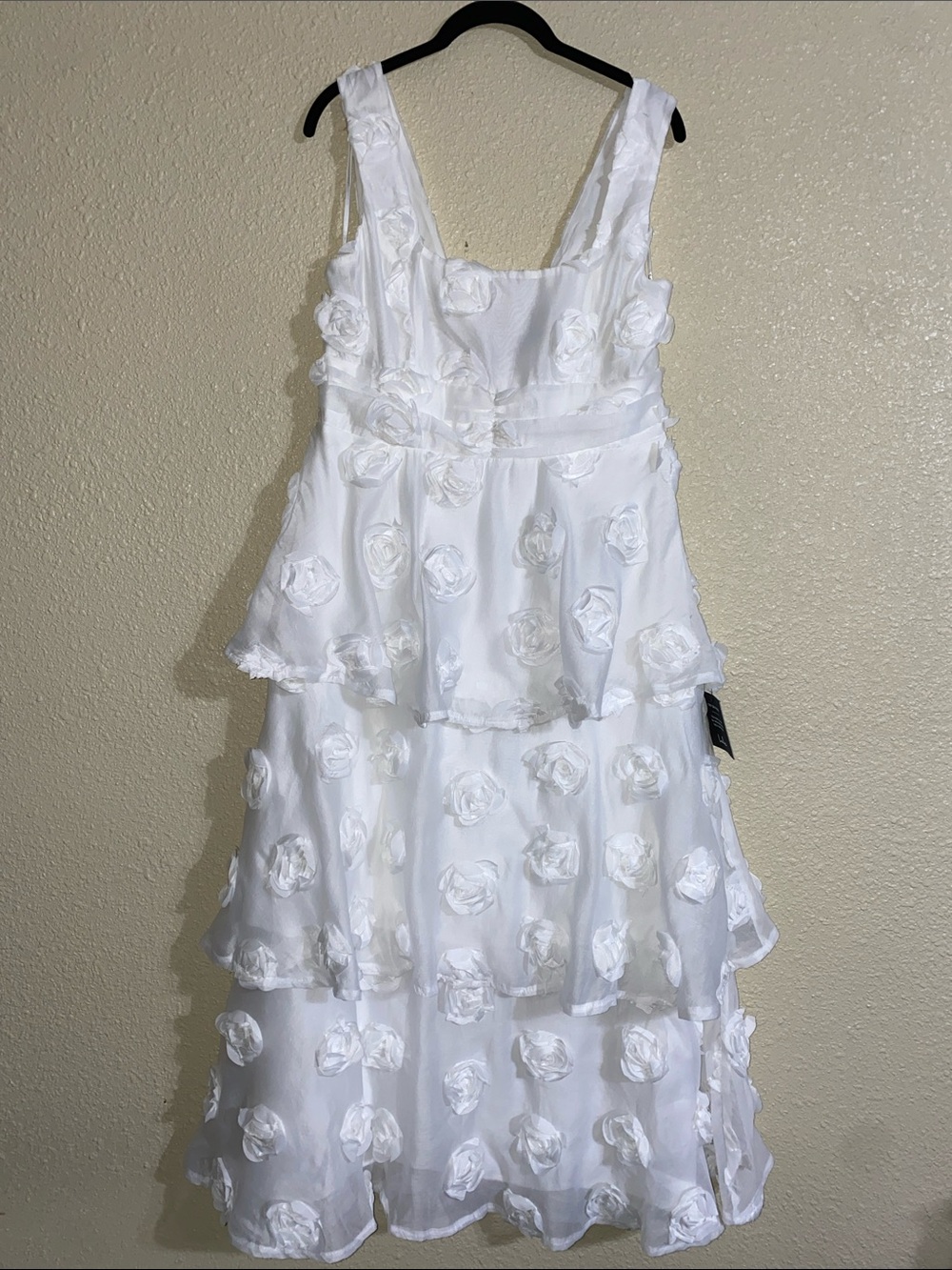 Lulus Exceptional Entrance White Sleeveless Tiered Rosette Midi Dress Size L NWT - Picture 4 of 16